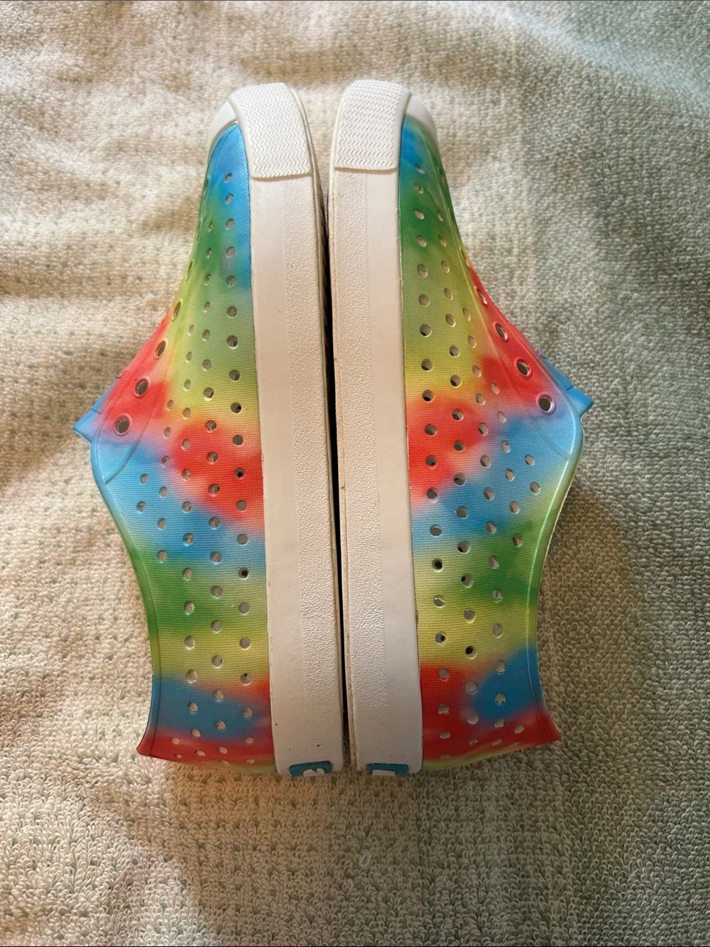 Native Kids Rainbow Tie-Dye Slip-On Water Shoes - White Trim Sz Youth 5